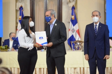 El presidente Luis Abinader  encabezó puesta en marcha del  Sistema Nacional de Becas y de Crédito de Apoyo Educativo.