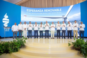 Presidente Abinader inaugura pionera central híbrida eólica y solar